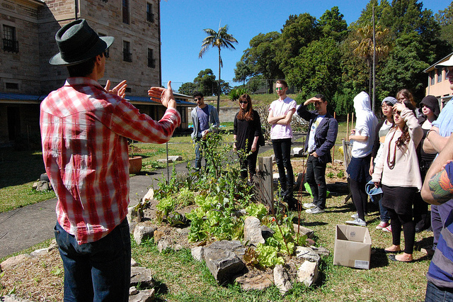 Lucas talking about "gardening as art" and social processes with students from Sydney College of the Arts.